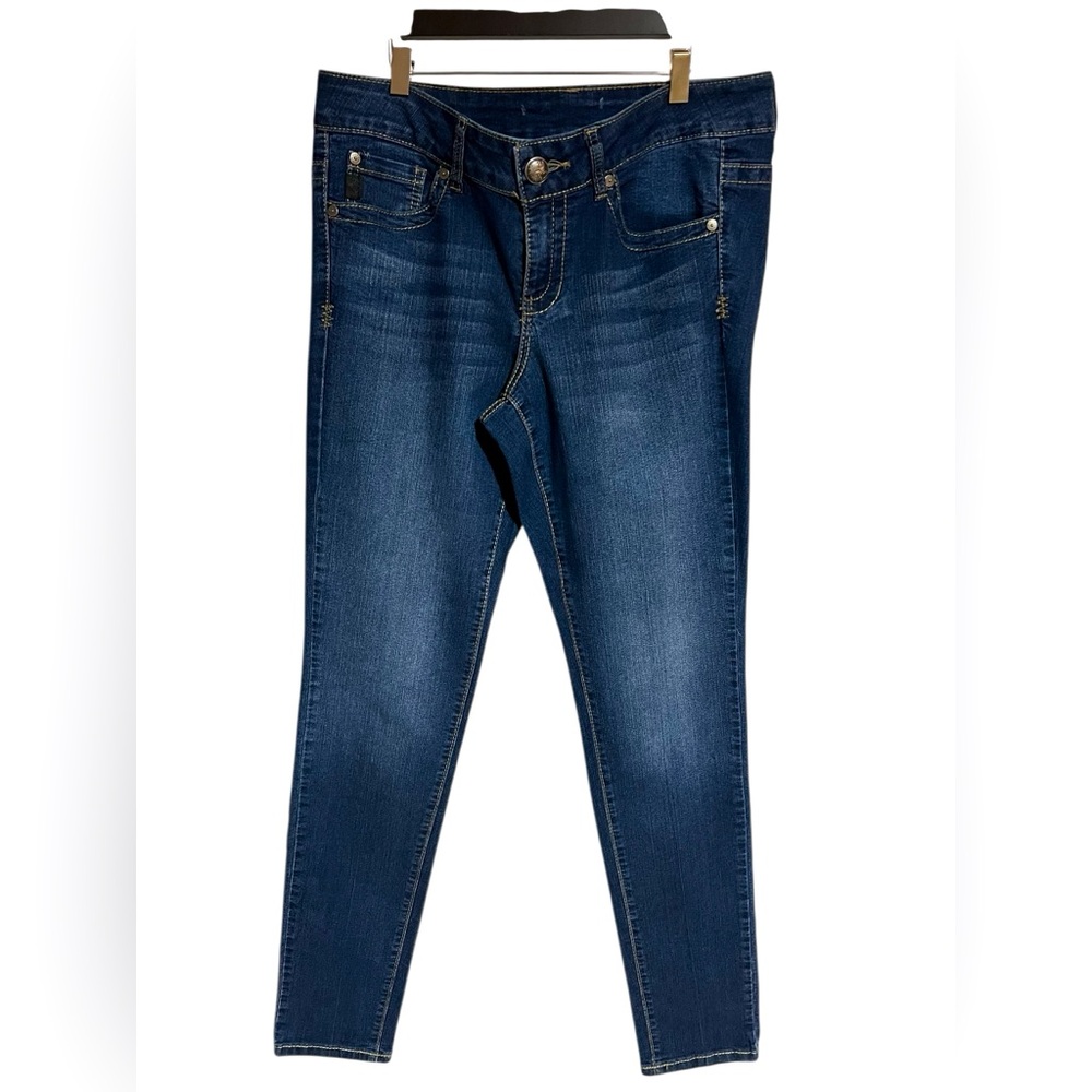 Torrid 14 / 16 Midrise Classic Blue Women's Skinny Leg Jeans with 33 Inseam!